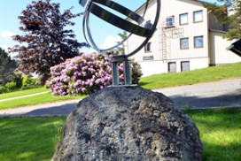 Soluret montert på Himmelsteinen utenfor Tune kommunelokale