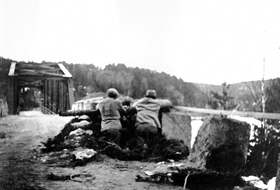 Kamper ved Trøsken bru i 1940