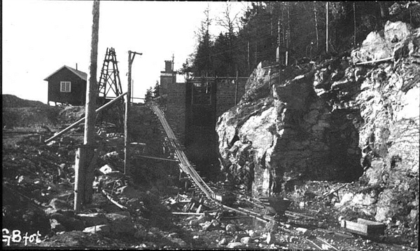 Byggingen av Eidet lense 1907. Bildet er fra inntaket ved Isnesfjorden.